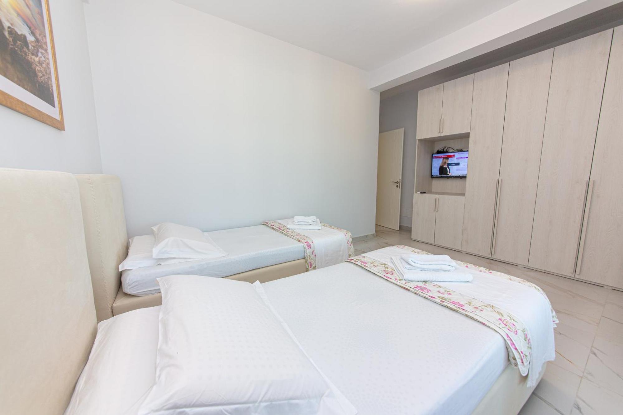 Luxury Villa 2 Vlorë Exteriör bild